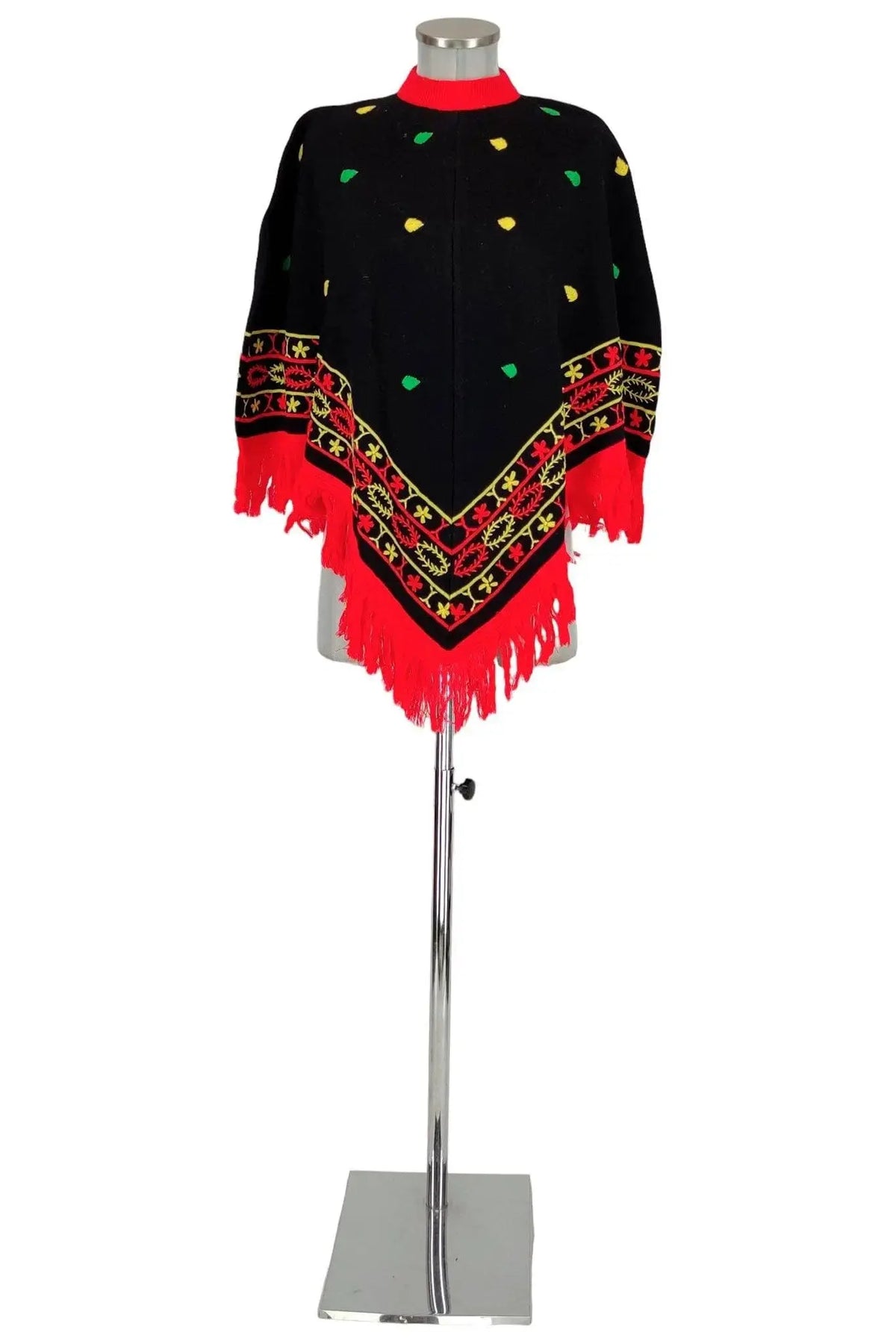 Noleggio Poncho unisex Moderno Etnico per un Look Unico