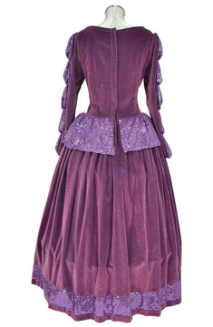 Noleggio abito storico Donna dama del Seicento viola con baschina lilla e gonna arricciata vista posteriore